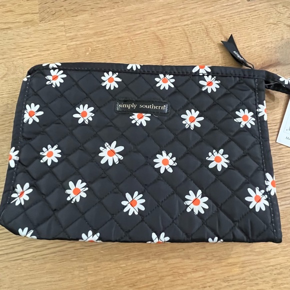 Simply Southern Brush Makeup Bag - Daisy - Picture 2 of 5